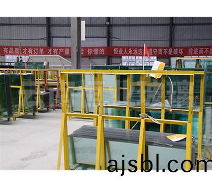 玻(bo)瓈工廠車(che)間
